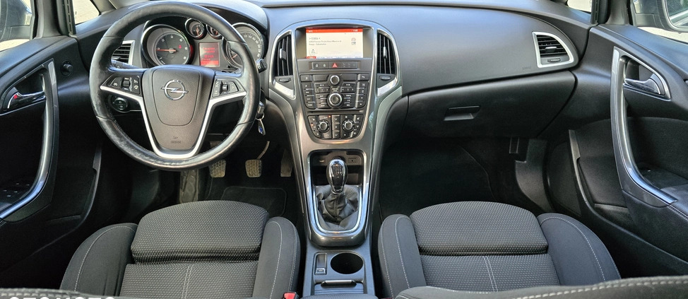 Opel Astra cena 25500 przebieg: 239000, rok produkcji 2014 z Poznań małe 277